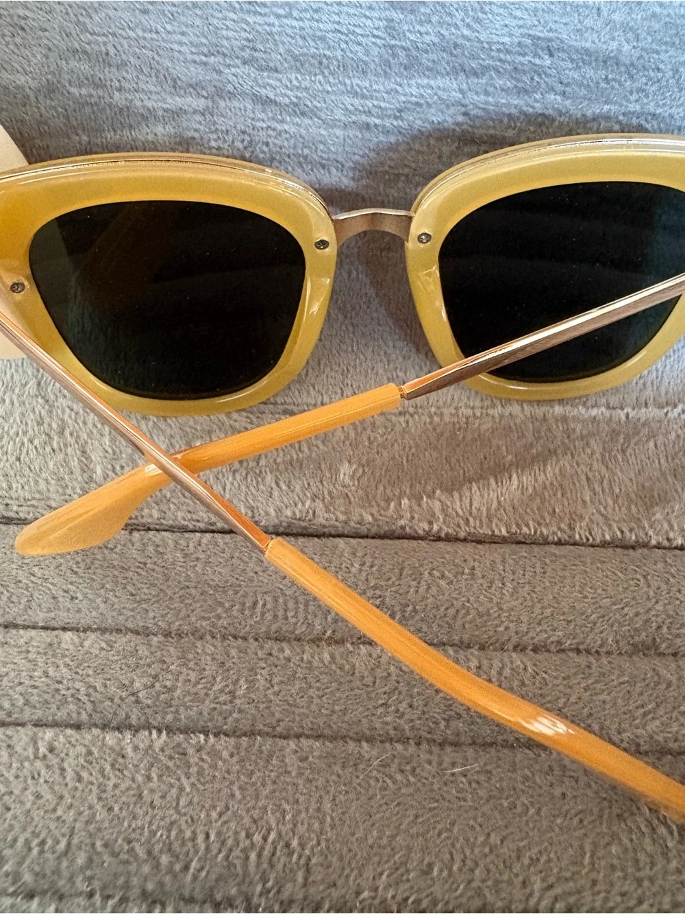 Stylish Yellow Cat-Eye Sunglasses - Dark Lenses